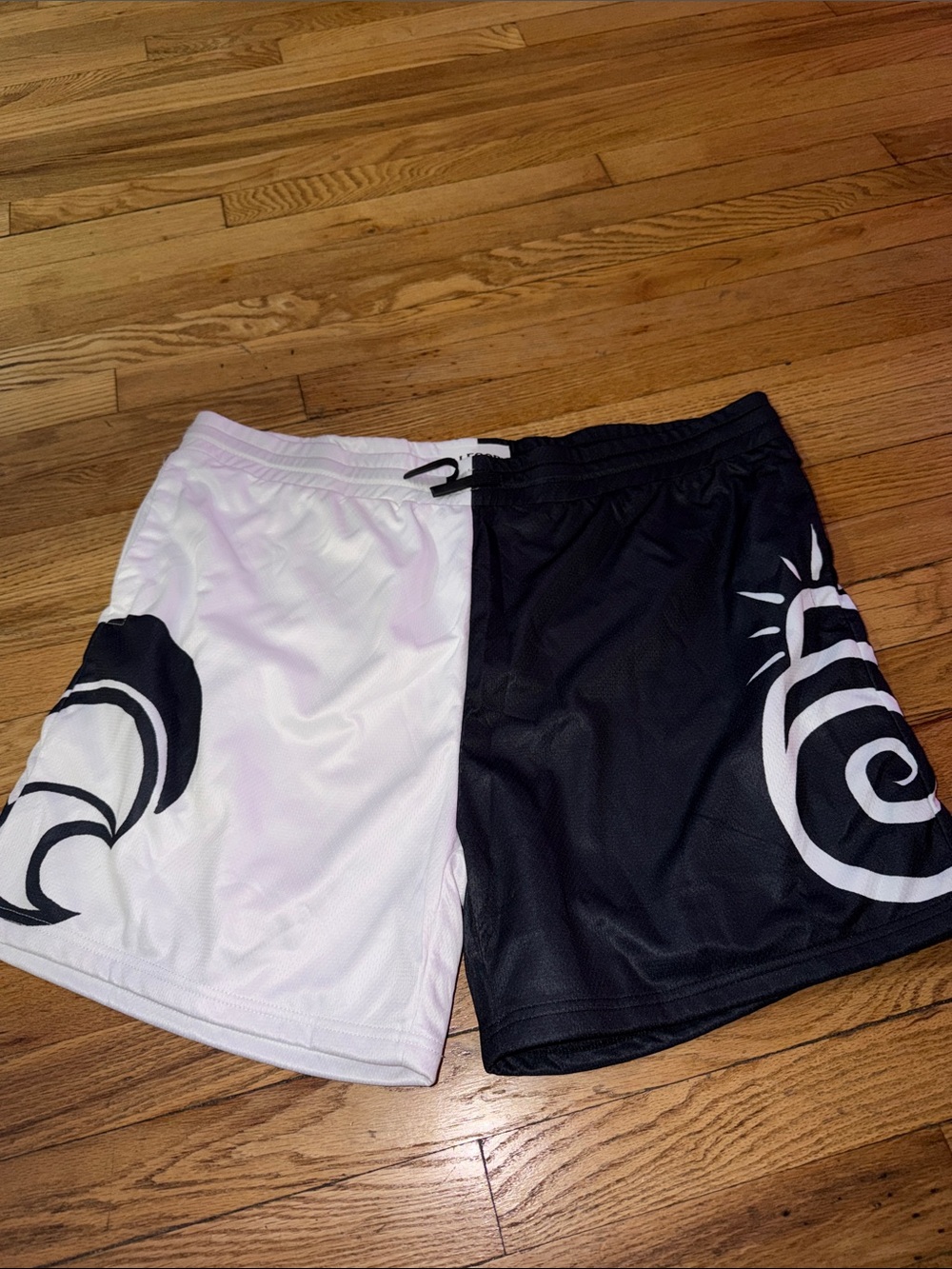 Men's Black and White Allegory 4x but run small more like 2x
